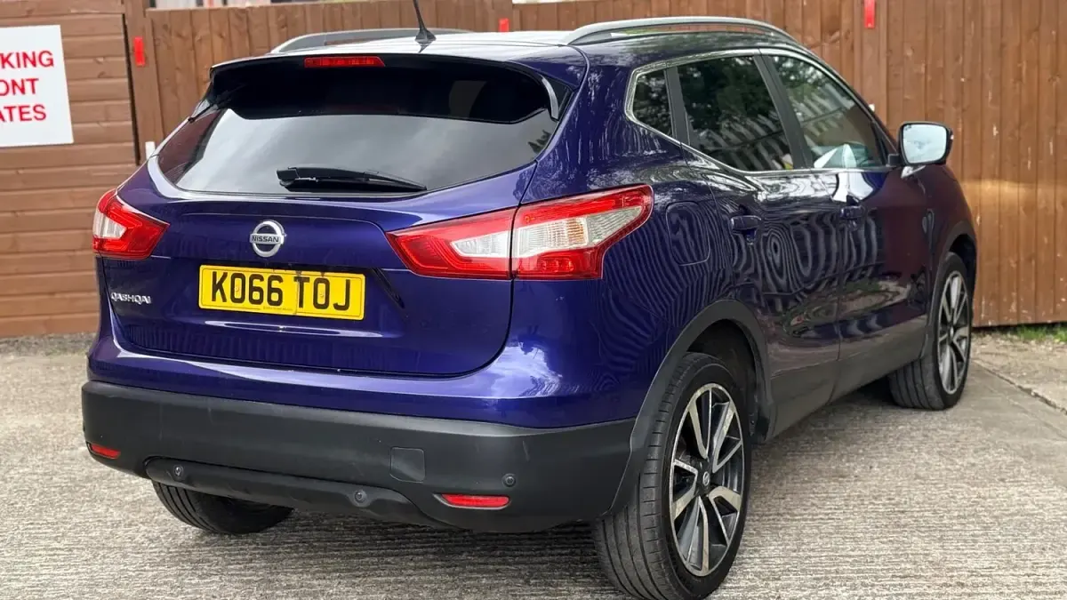 Used Nissan Qashqai Tekna 130 HP (95 kW) 2017 Blue SUV