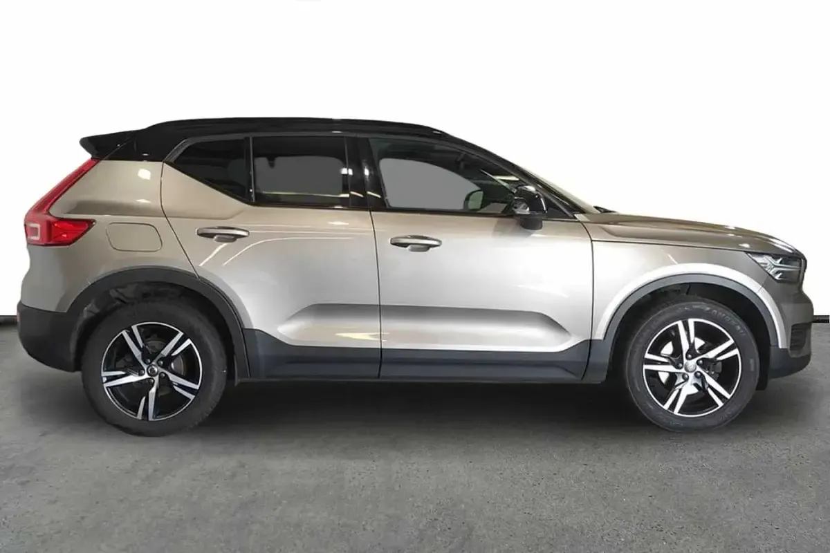 Used Volvo XC40 R-Design 163 HP (119 kW) 2022 SUV