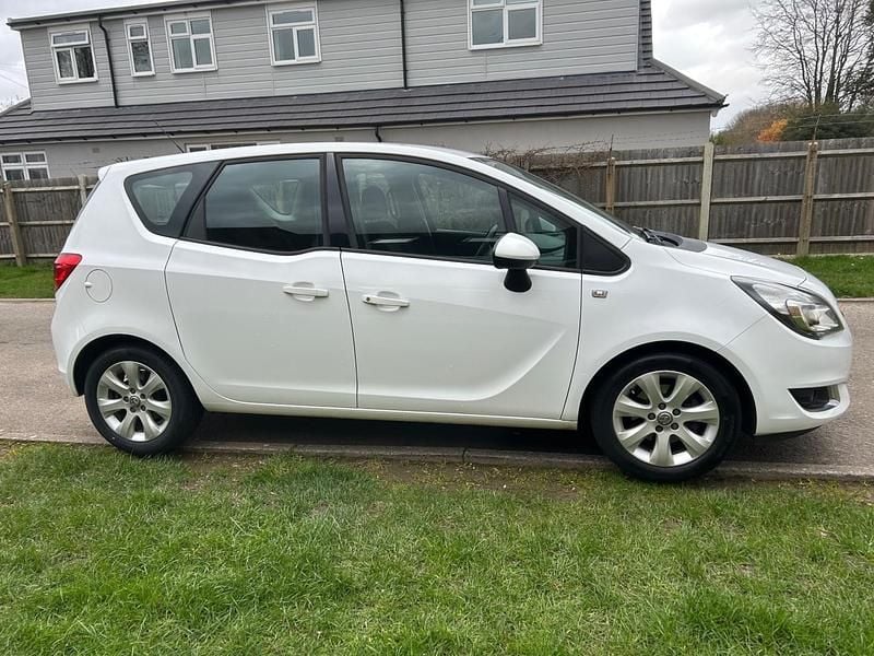 Used Vauxhall Meriva S 100 HP (73 kW) 2017 White MPV