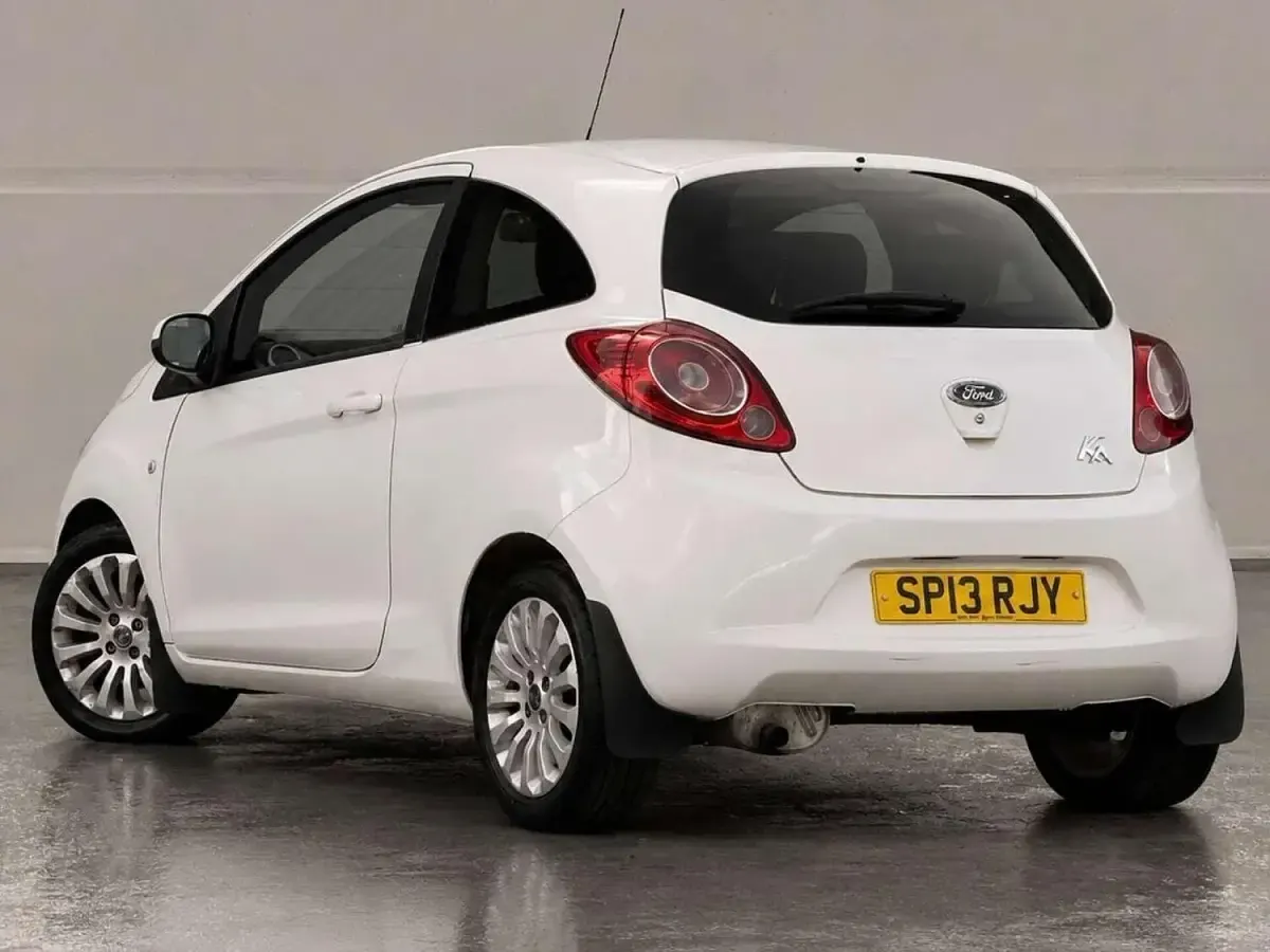 Used Ford Ka Zetec 69 HP (50 kW) 2013 White Hatchback