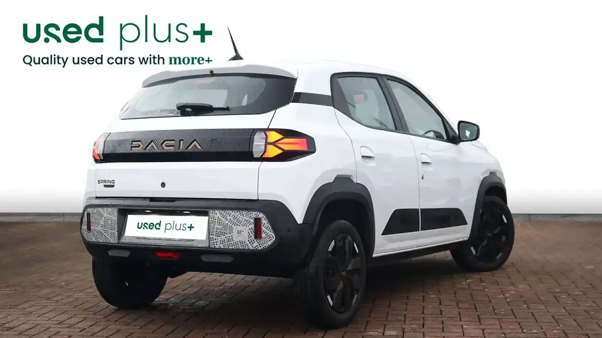 Used Dacia Spring Extreme 47 kW (65 HP) 2024 White Hatchback