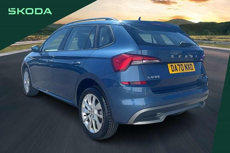 Usado Skoda Kamiq SE 94 HP (69 kW) 2020 Azul SUV
