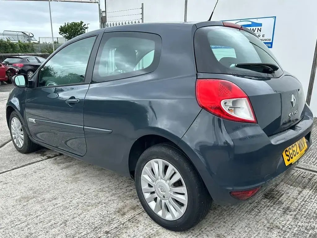 Used Renault Clio Expression+ 75 HP (55 kW) 2012 Blue Hatchback