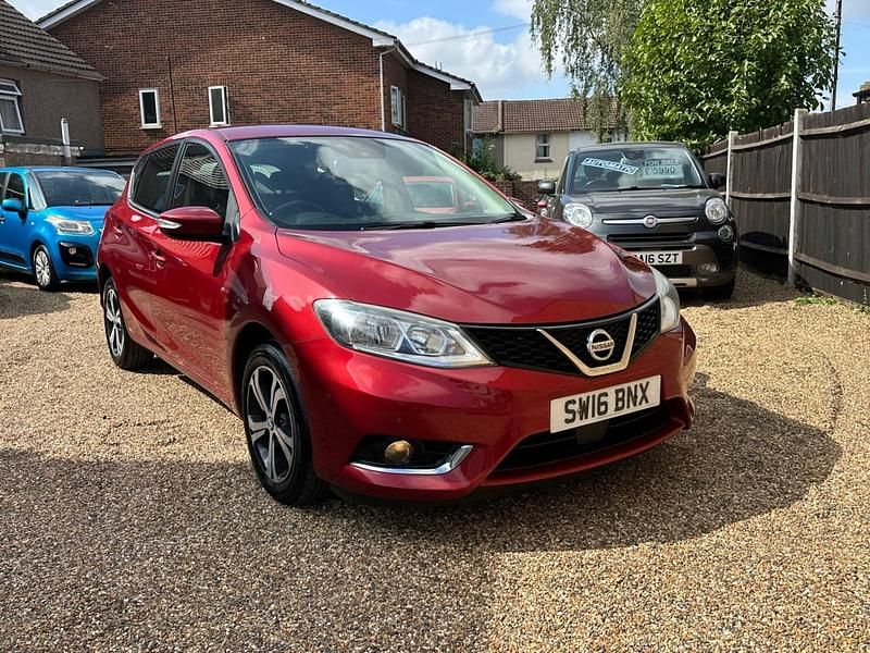 Red Used 2016 Nissan Pulsar Acenta Hatchback | £3,290 (Fair price) - Image 1/4