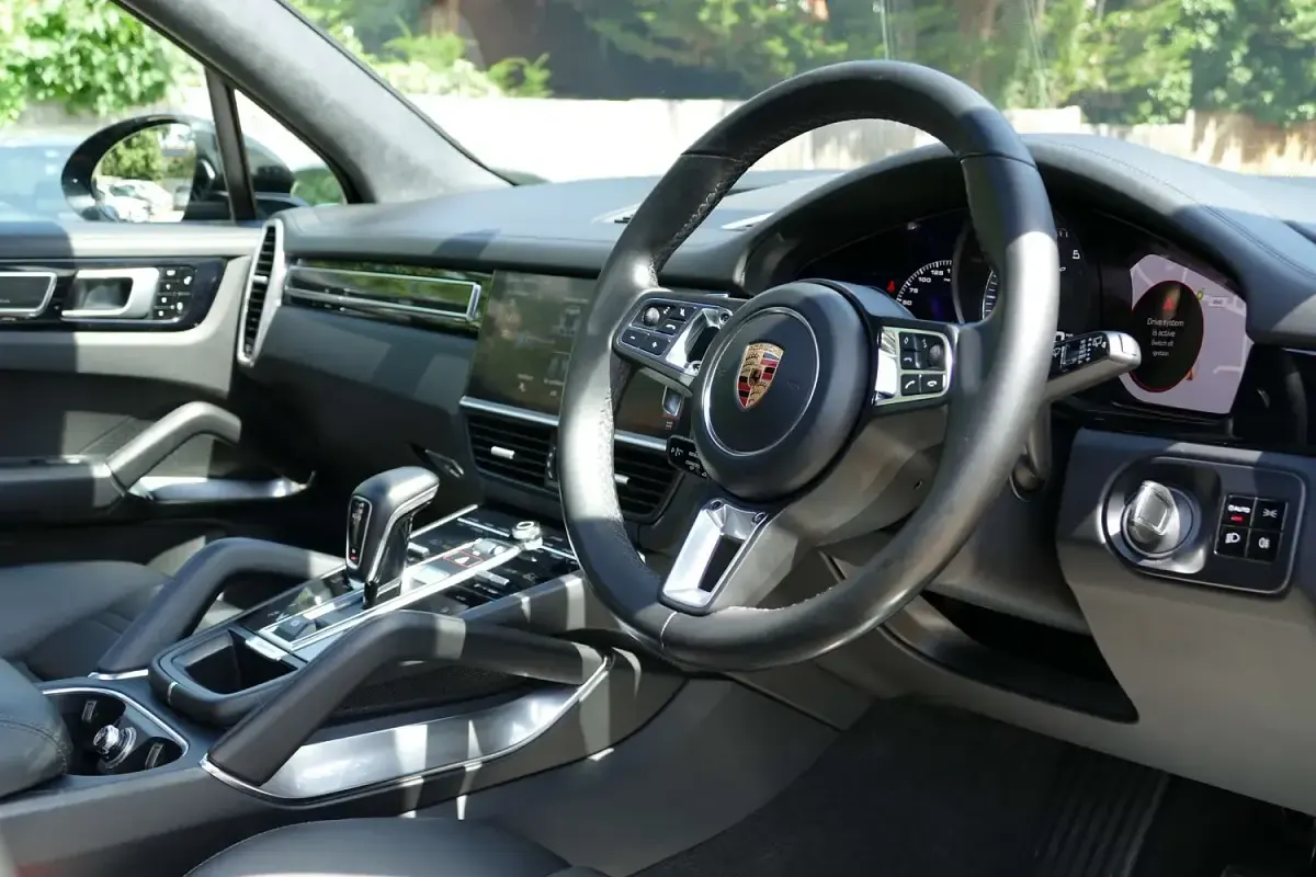 Used Porsche Cayenne Turbo 550 HP (404 kW) 2018 Blue SUV