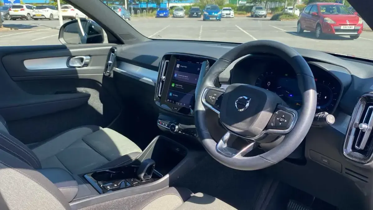 Used Volvo XC40 Plus 163 HP (119 kW) 2022 Grey SUV