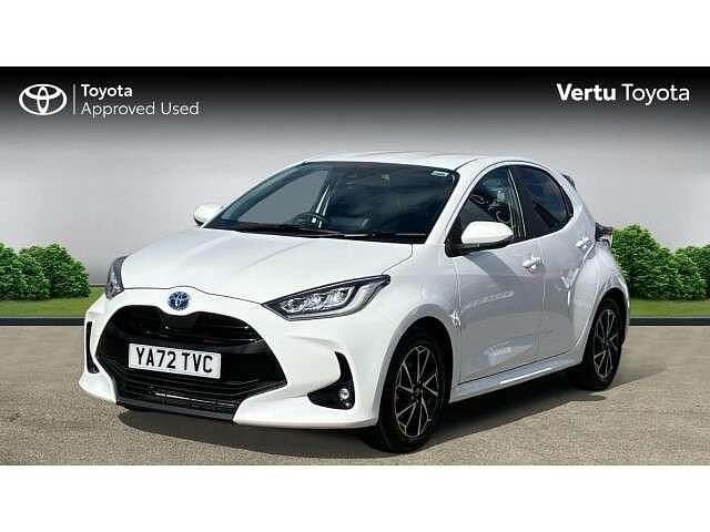 Used Toyota Yaris Hybrid Design 116 HP (85 kW) 2023 White Hatchback