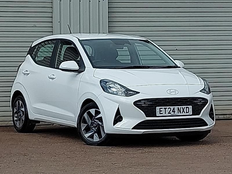 White Used 2024 Hyundai i10 Advanced Hatchback | £15,298 (Fair price) - Image 1/4