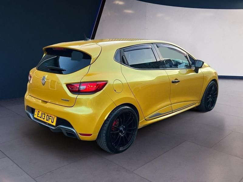 Used Renault Clio IV 200 HP (147 kW) 2013 Yellow Hatchback