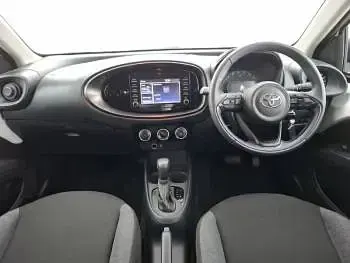 Used Toyota Aygo X PURE 72 HP (52 kW) 2023 White SUV