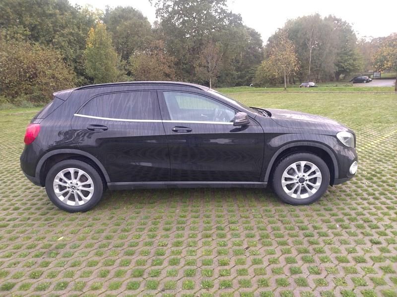 Black Used 2018 Mercedes 200 SE Estate | £7,995 (Good price) - Image 1/4