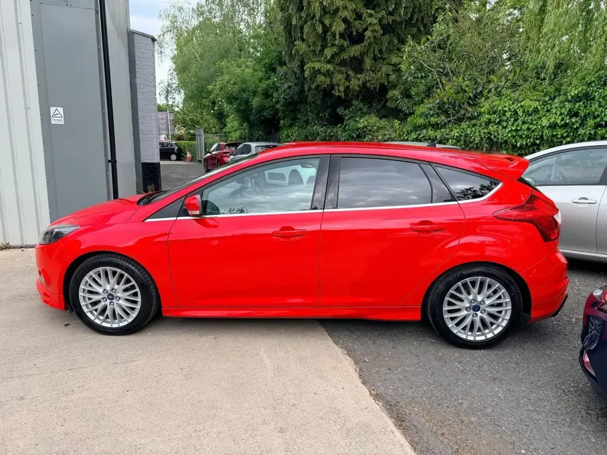 Używany Ford Focus Zetec 2014 Czerwony Hatchback