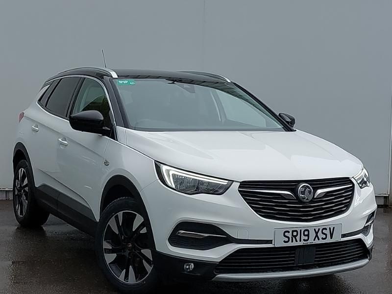 Used Vauxhall Grandland X Design Edition 130 HP (95 kW) 2019 White SUV
