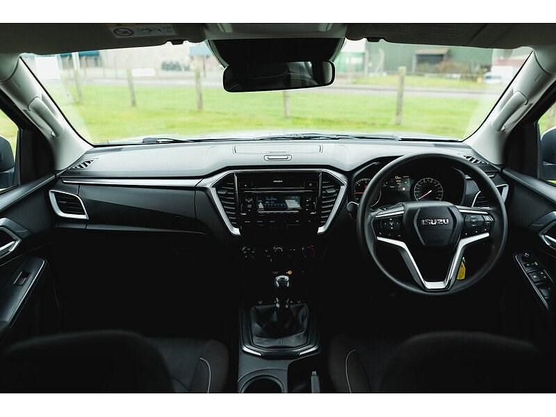 Used Isuzu D-Max 163 HP (119 kW) 2021 Silver Pickup