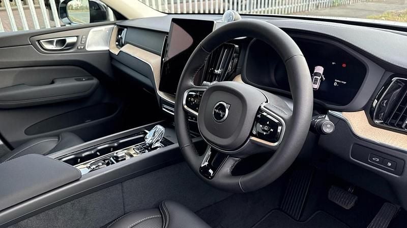 Used Volvo XC60 Ultra 449 HP (330 kW) 2025 White SUV