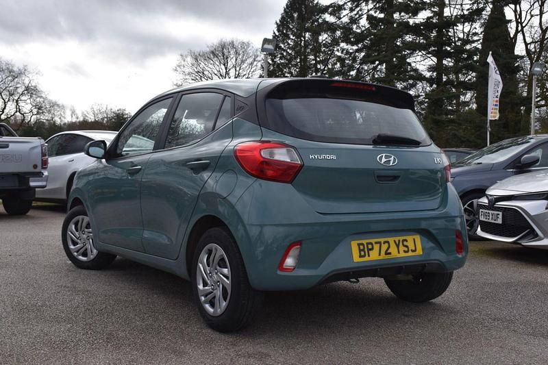 Used Hyundai i10 SE 67 HP (49 kW) 2023 Green Hatchback