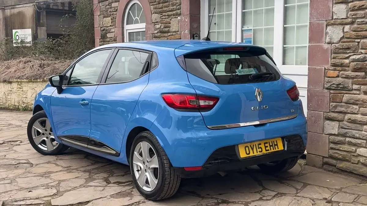 Used Renault Clio Dynamique 2015 Blue Hatchback