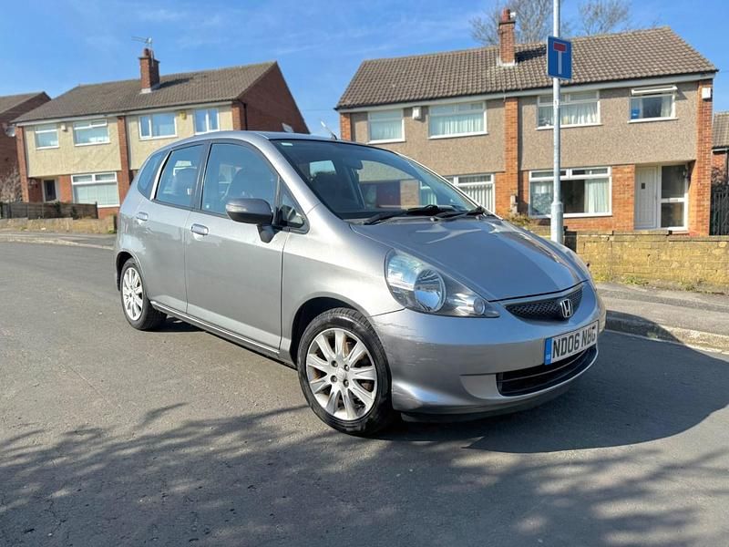 Used Honda Jazz SE 83 HP (61 kW) 2006 Silver Hatchback