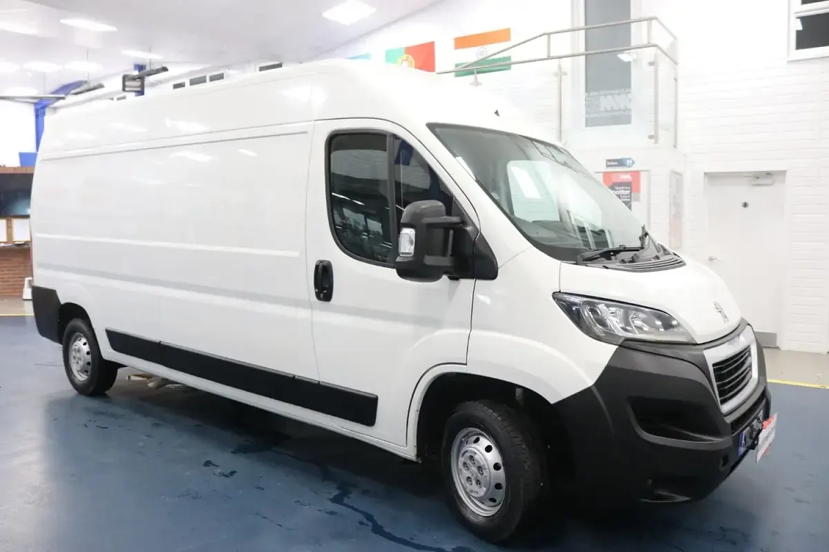 Used Peugeot Boxer 130 HP (95 kW) 2018 White Van