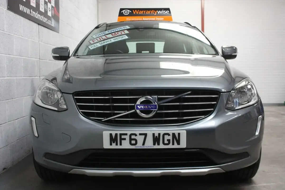 Used Volvo XC60 SE 190 HP (139 kW) 2017 Grey SUV