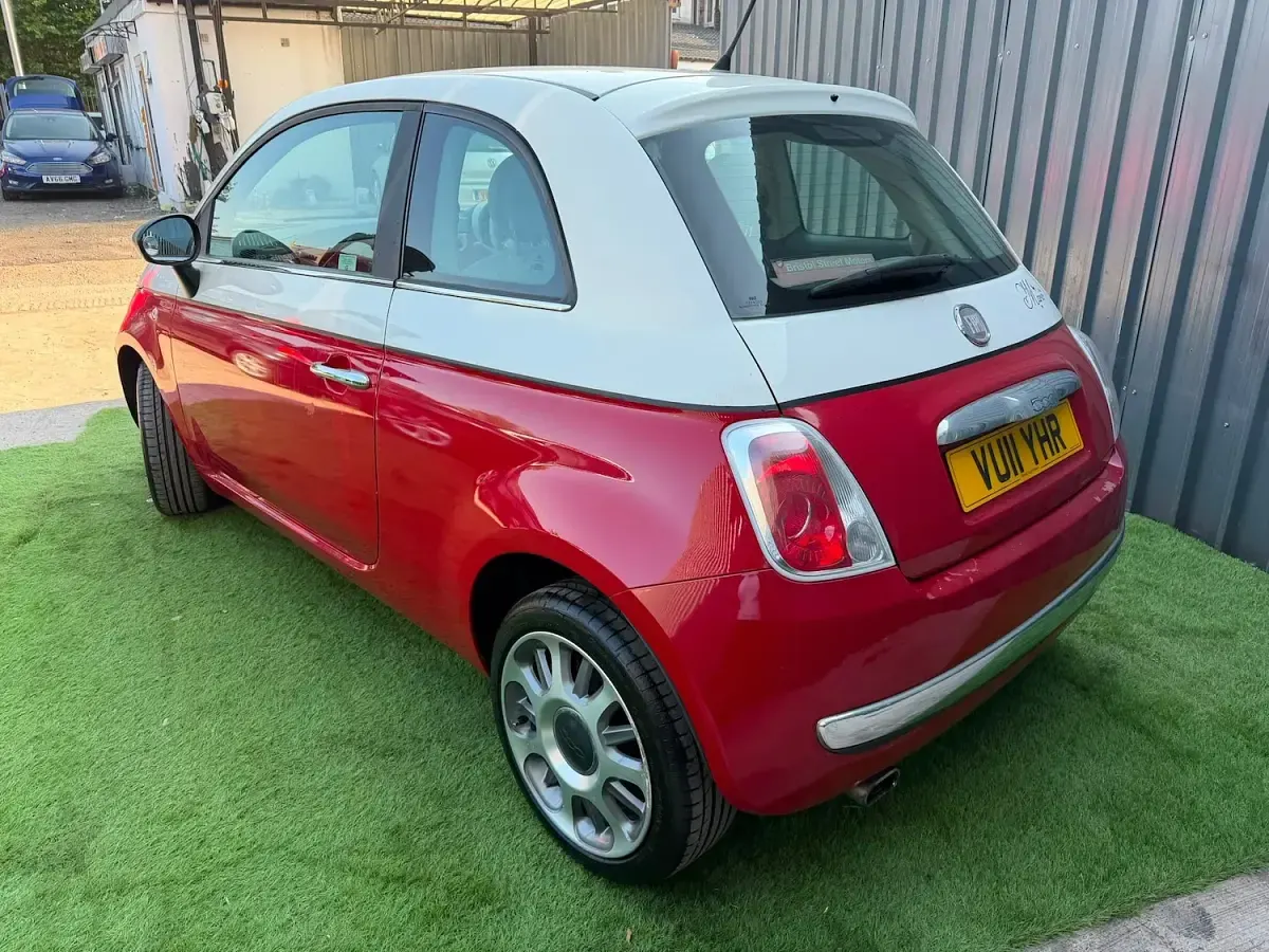 Used Fiat 500 Pop 69 HP (50 kW) 2011 White/red Hatchback