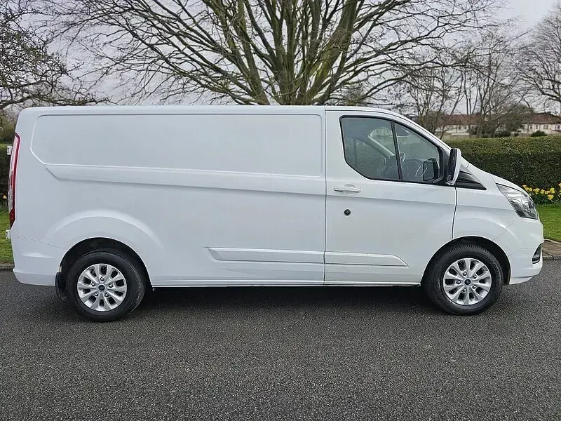Begagnad Ford Transit Custom Limited 130 HK (95 kW) 2019 Vit Van