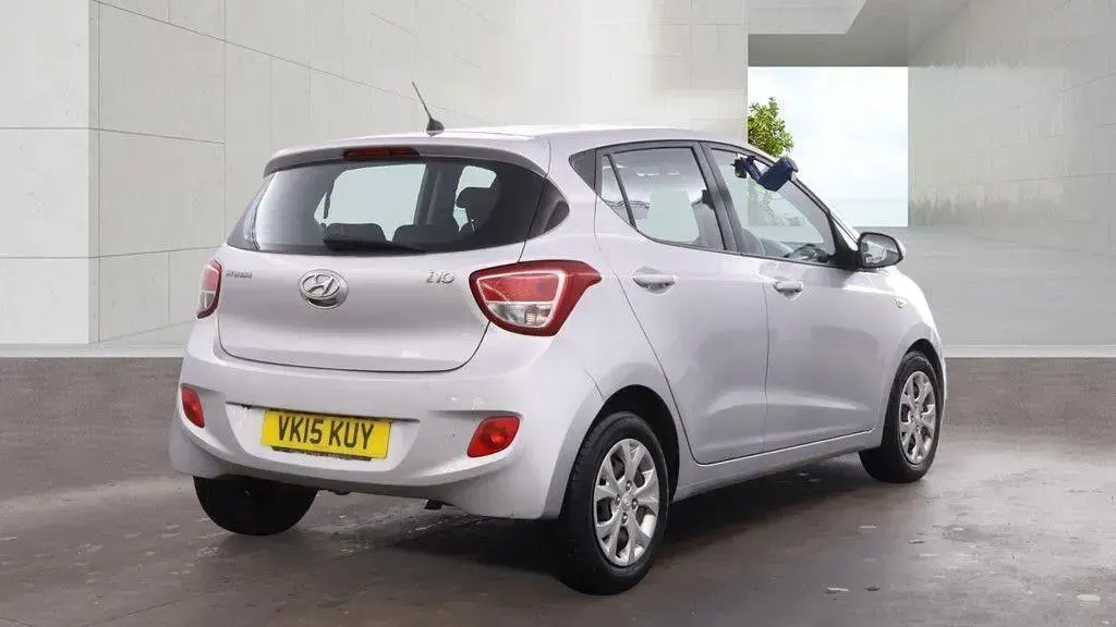 Used Hyundai i10 SE 67 HP (49 kW) 2015 Silver Hatchback
