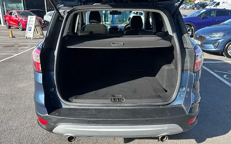 Usado Ford Kuga Titanium 150 CV (110 kW) 2019 Azul SUV