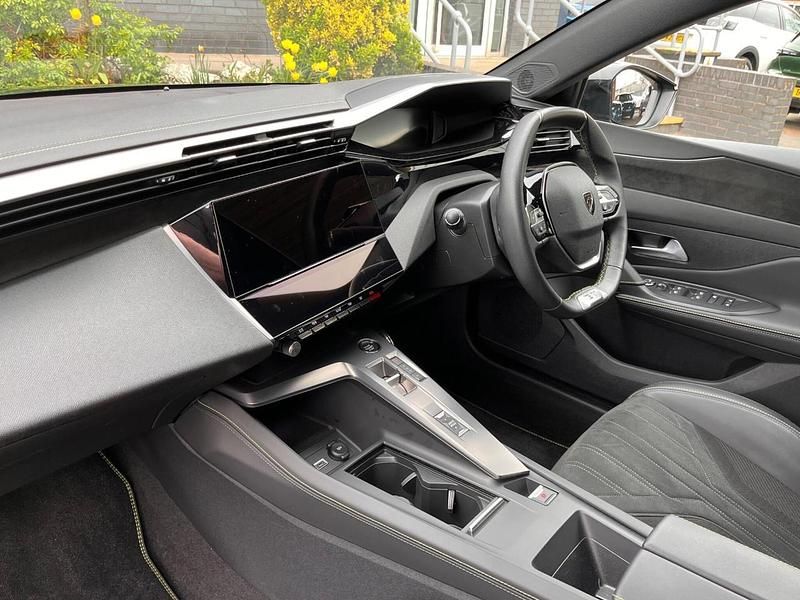 Używany Peugeot 308 GT 129 KM (94 kW) 2022 Zielony Hatchback