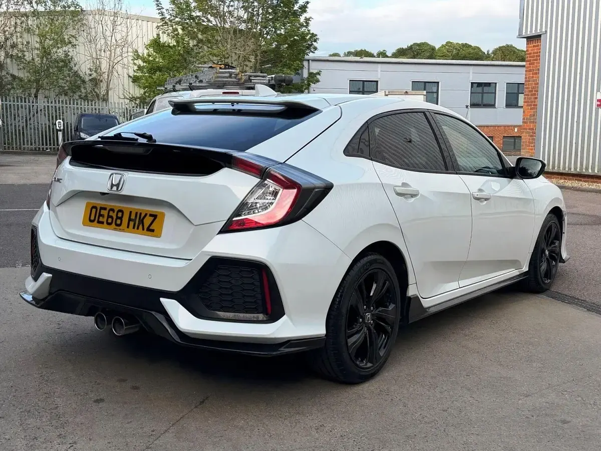 Used Honda Civic Sport 182 HP (133 kW) 2018 White Hatchback