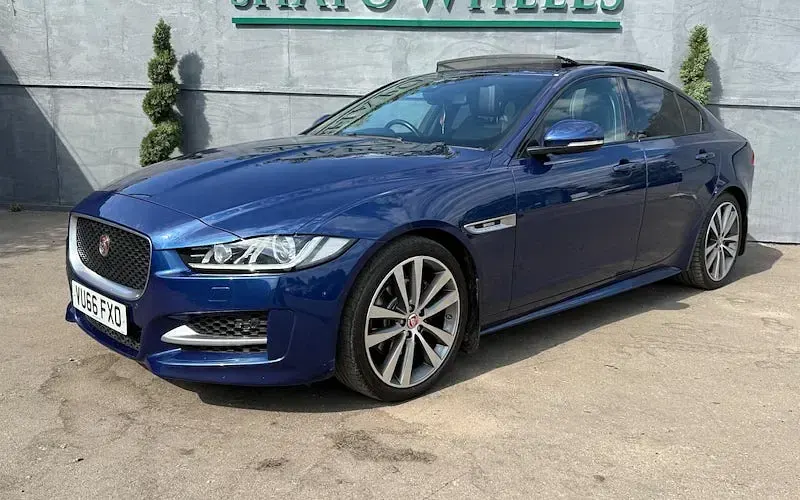 Used Jaguar XE R-Sport 179 HP (131 kW) 2019 Sedan