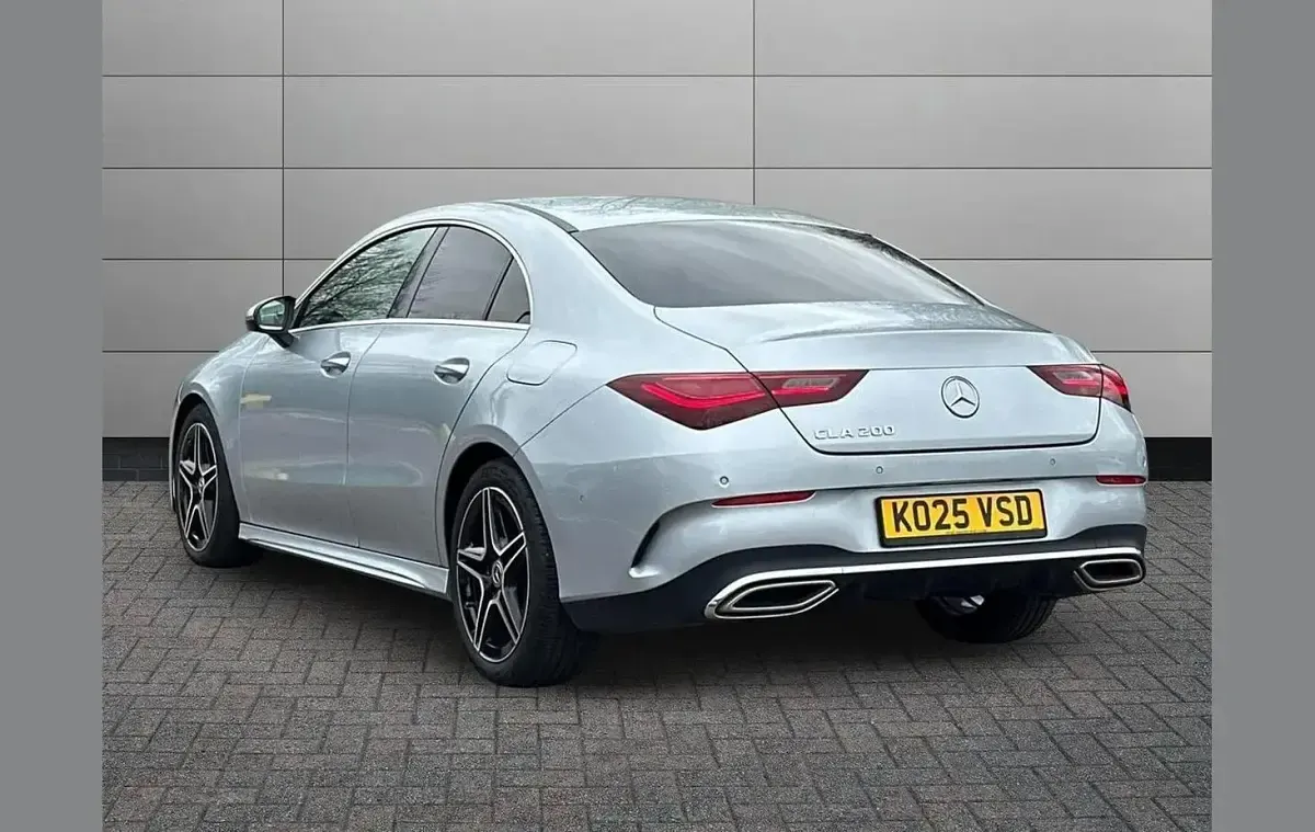 Usado Mercedes CLA200 Executive 161 HP (118 kW) 2025 Prateado Coupé