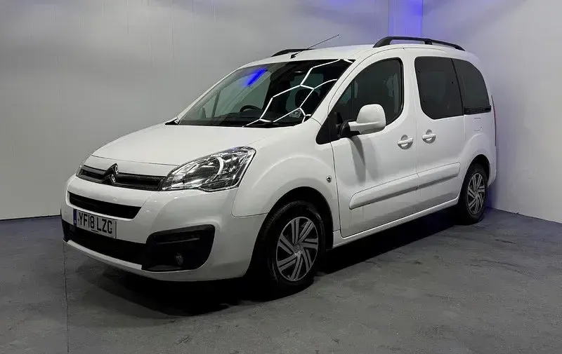 Begagnad Citroën Berlingo Feel 100 HK (73 kW) 2018 Vit Minibuss