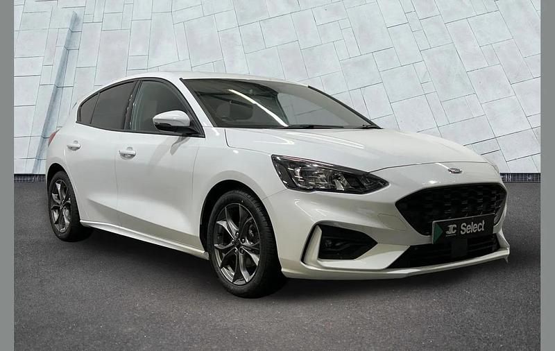 Used Ford Focus ST-Line 123 HP (90 kW) 2022 White Hatchback