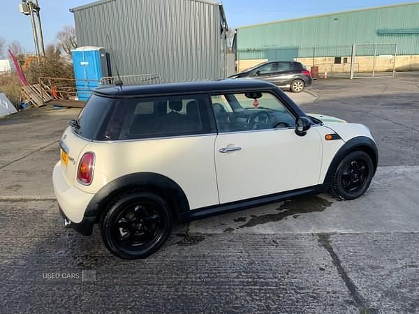 Used Mini Cooper D Hatch 2010 White Hatchback