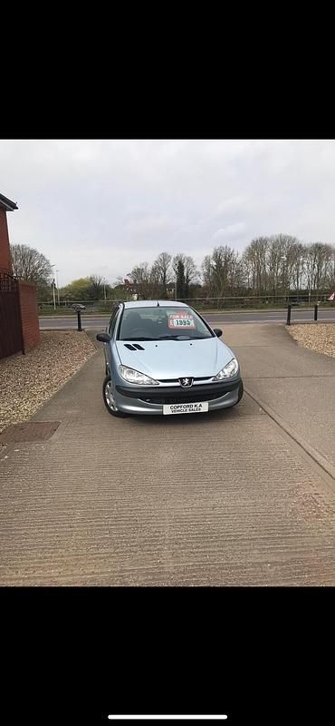 Silver Used 2005 Peugeot 206 S Hatchback | £1,695 (Good price) - Image 1/4