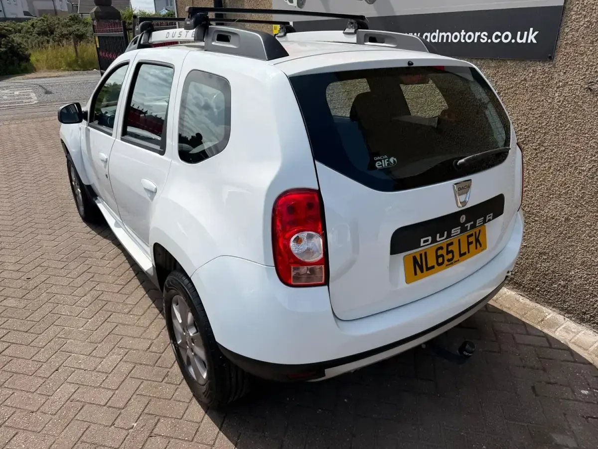 Used Dacia Duster Lauréate 110 HP (80 kW) 2015 White SUV