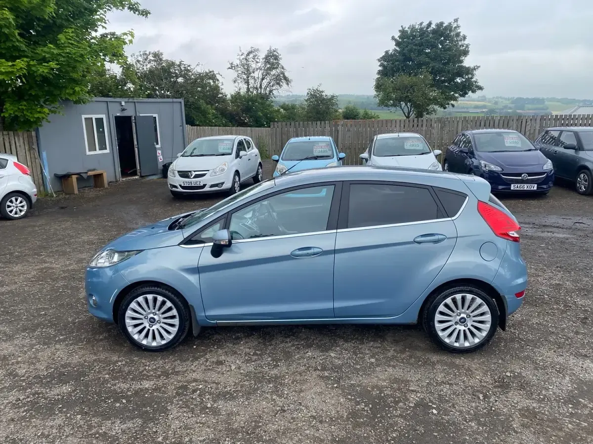 Used Ford Fiesta Titanium 2010 Blue Hatchback