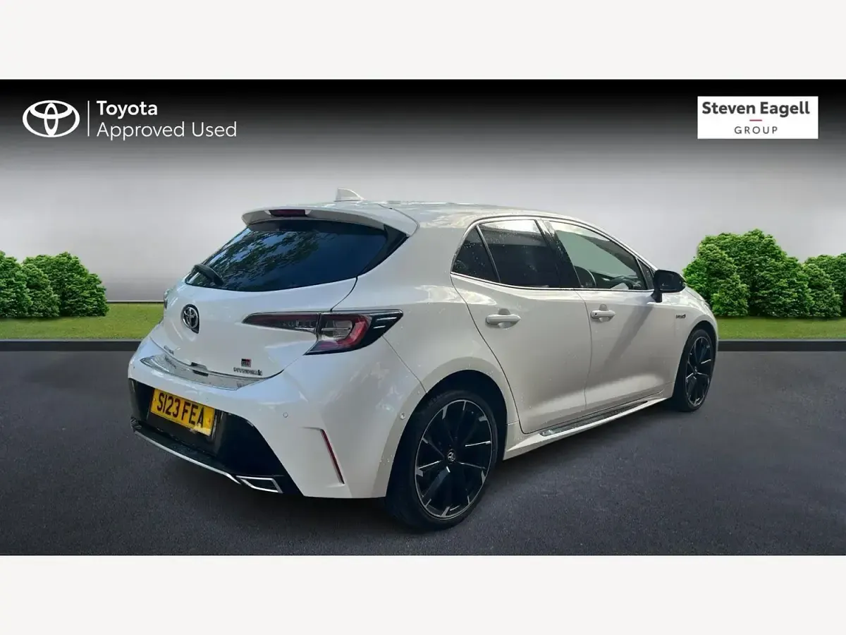 Used Toyota Corolla Sport 184 HP (135 kW) 2021 White Hatchback