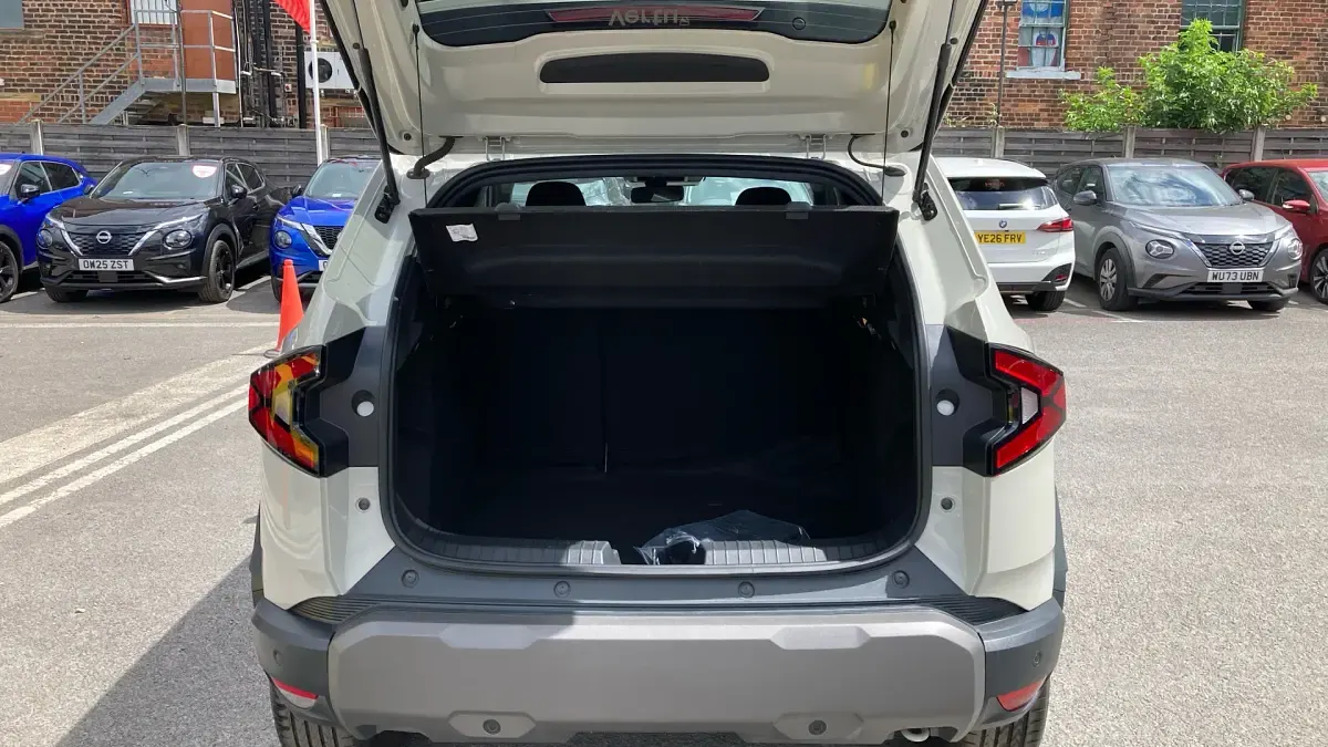 Used Dacia Duster Extreme 140 HP (102 kW) 2025 Cream Estate