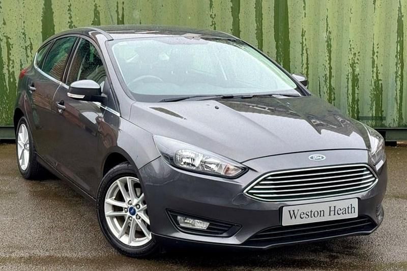 Used Ford Focus Zetec 125 HP (91 kW) 2017 Grey Hatchback