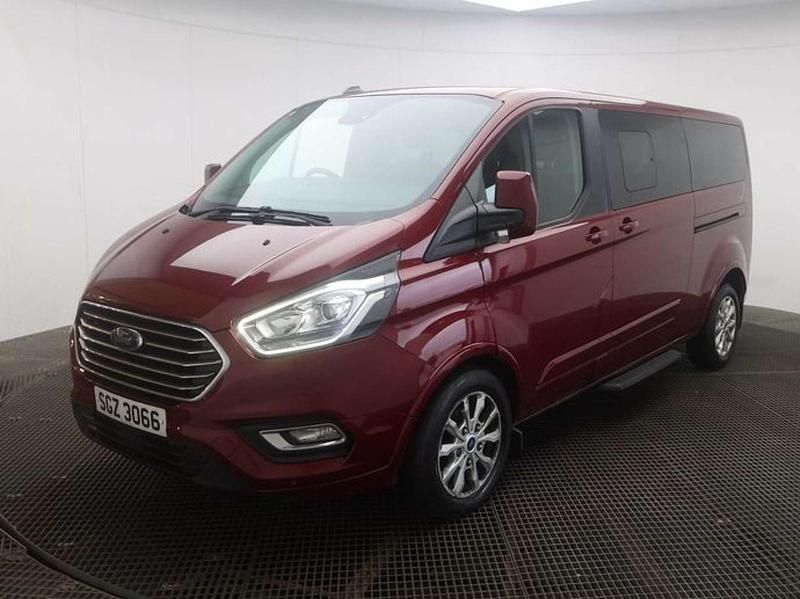 Used Ford Tourneo Titanium 130 HP (95 kW) 2020 Red MPV