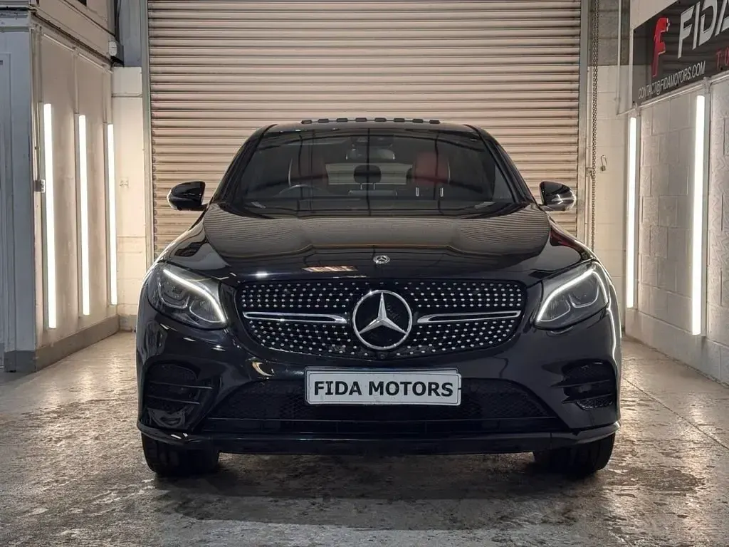 Begagnad Mercedes GLC250 AMG line 2019 Svart Sportkupé