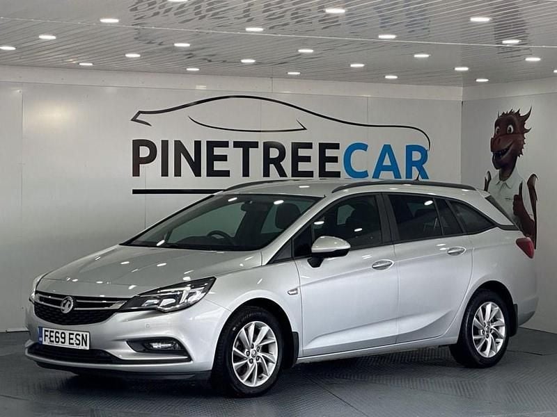 Used Vauxhall Astra Design Edition 136 HP (100 kW) 2019 Silver Estate