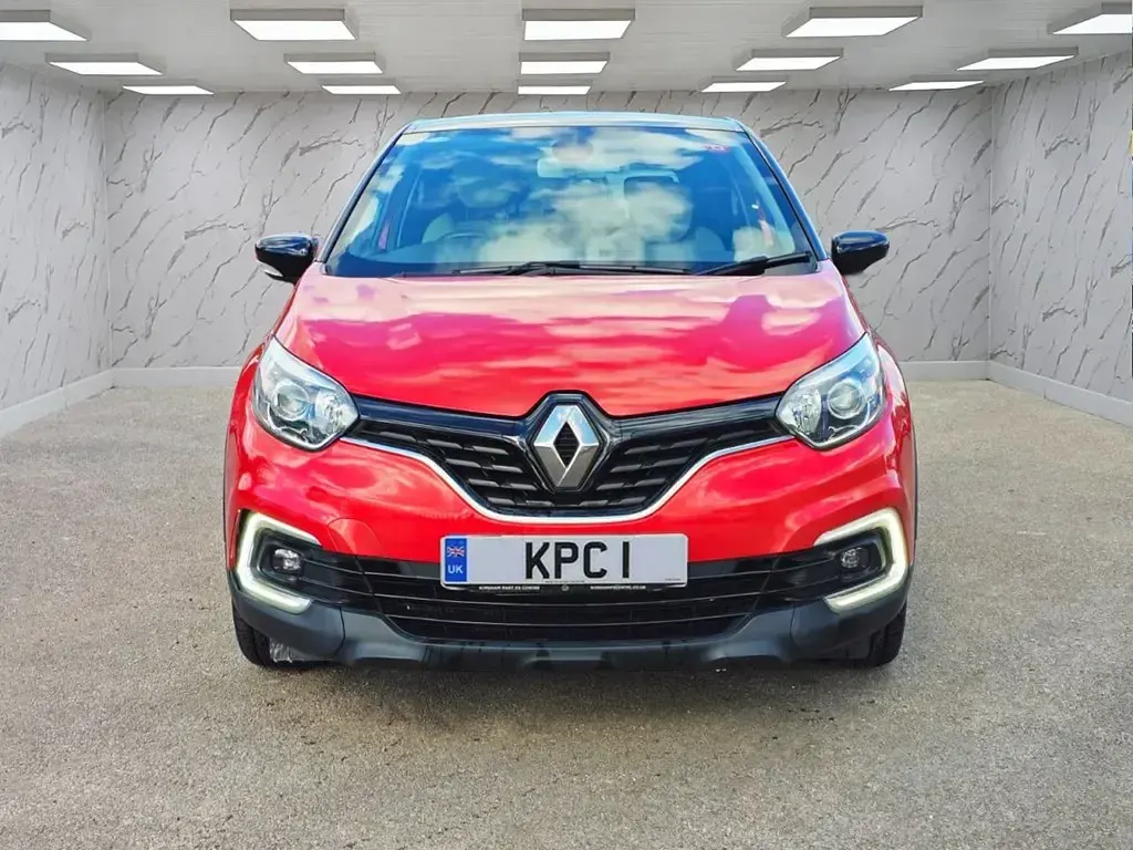 Used Renault Captur Iconic 90 HP (66 kW) 2018 Red SUV