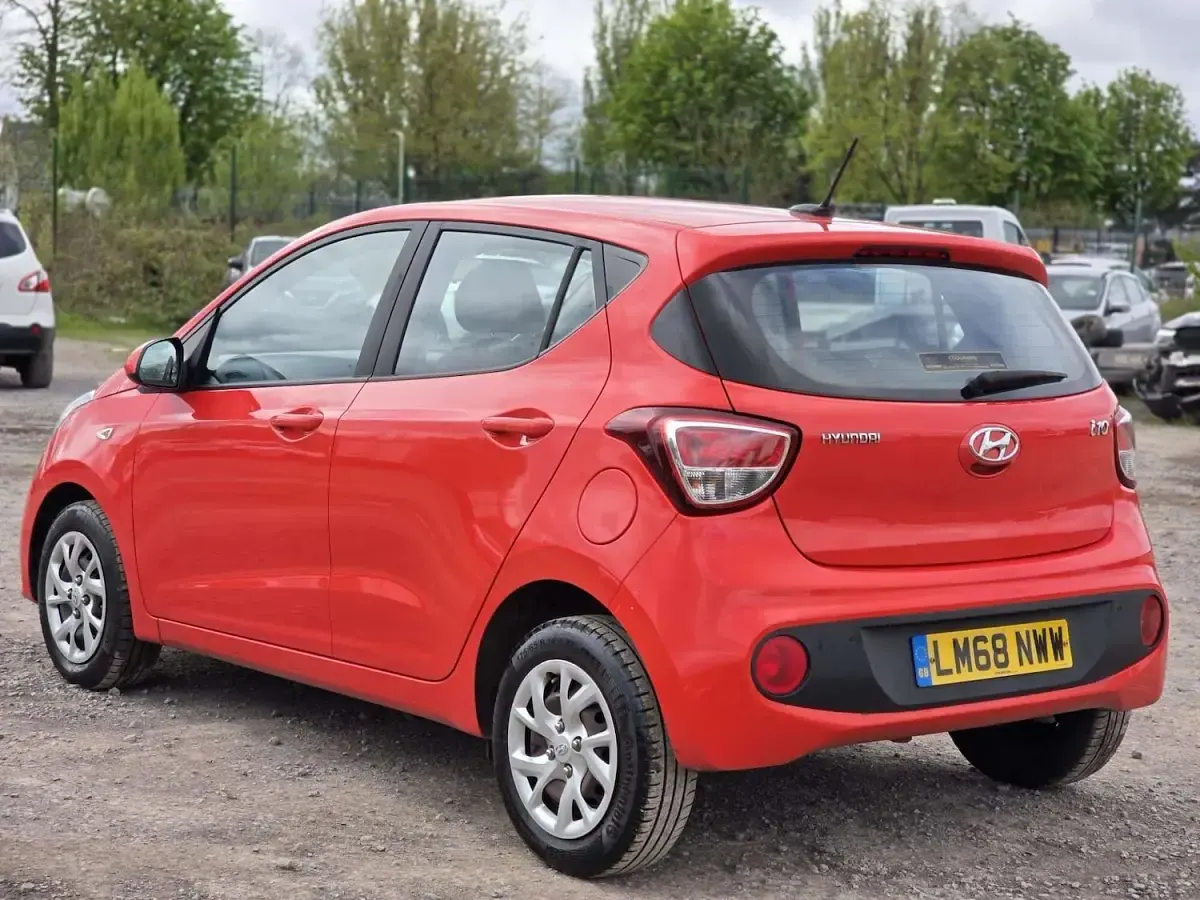 Used Hyundai i10 SE 87 HP (63 kW) 2018 Red Hatchback