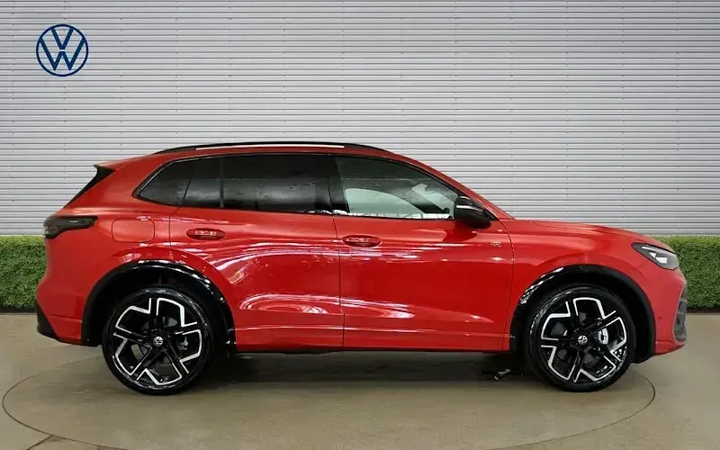 Used VW Tiguan R-line 150 HP (110 kW) 2025 Red SUV