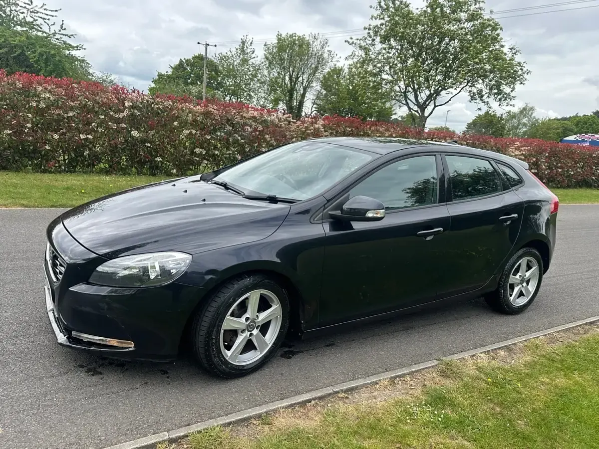 Used Volvo V40 115 HP (84 kW) 2013 Black Hatchback