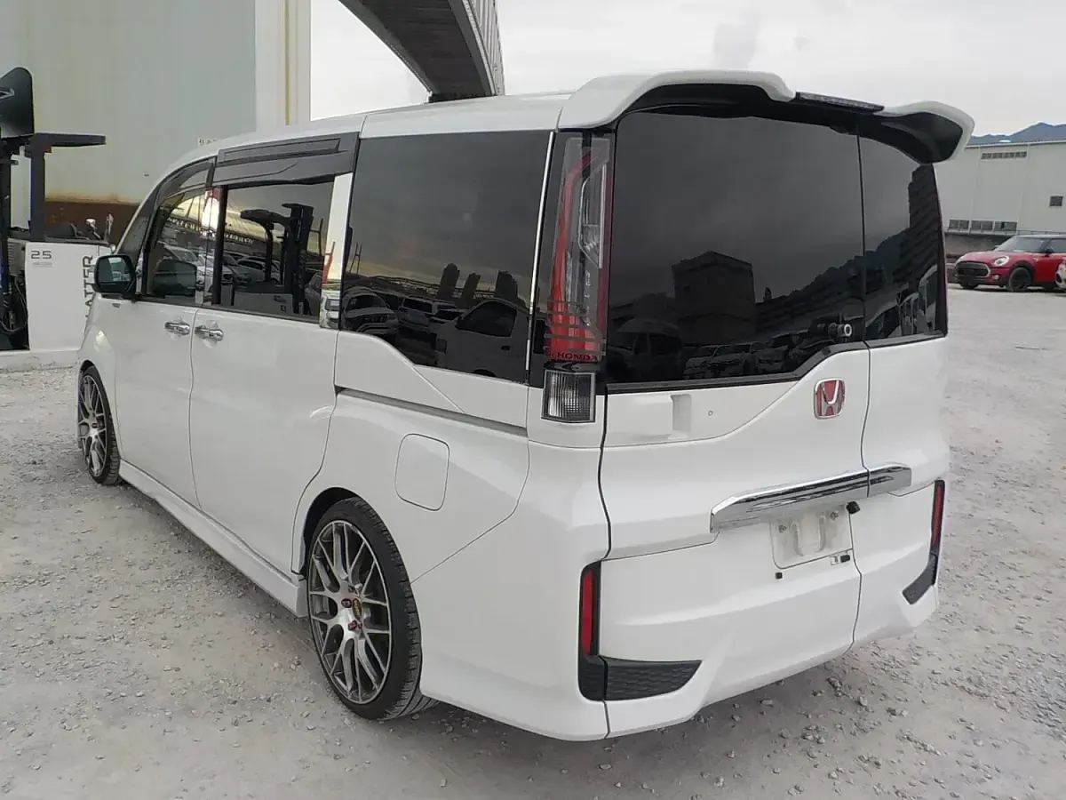 Used Honda Stepwgn 2015 White MPV