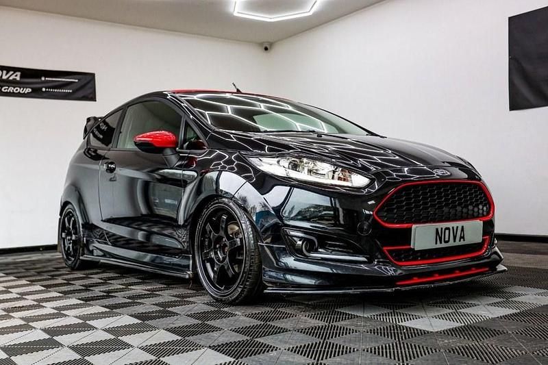 Used Ford Fiesta Zetec 140 HP (102 kW) 2016 Black Hatchback